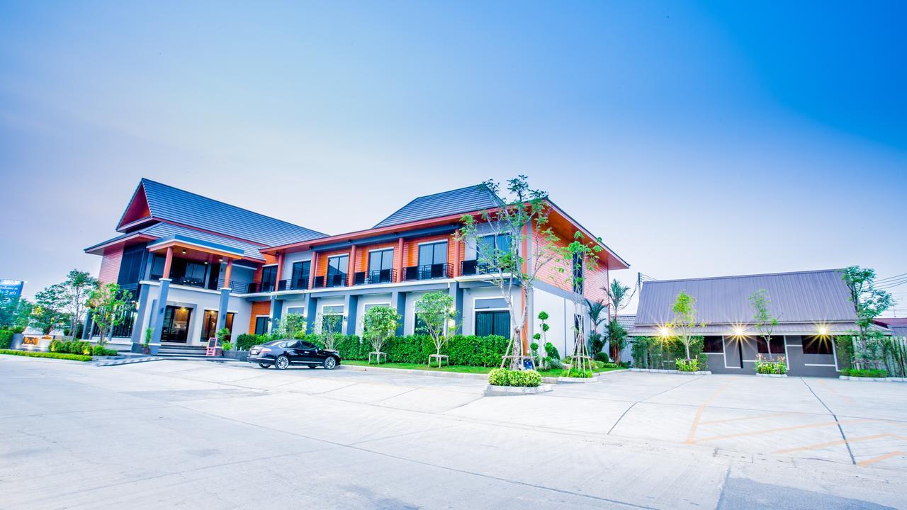 Aziss Boutique Hotel - Sha Plus Phitsanulok Exteriör bild