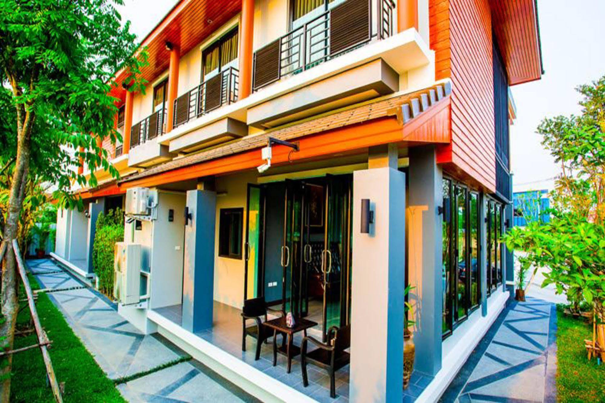 Aziss Boutique Hotel - Sha Plus Phitsanulok Exteriör bild