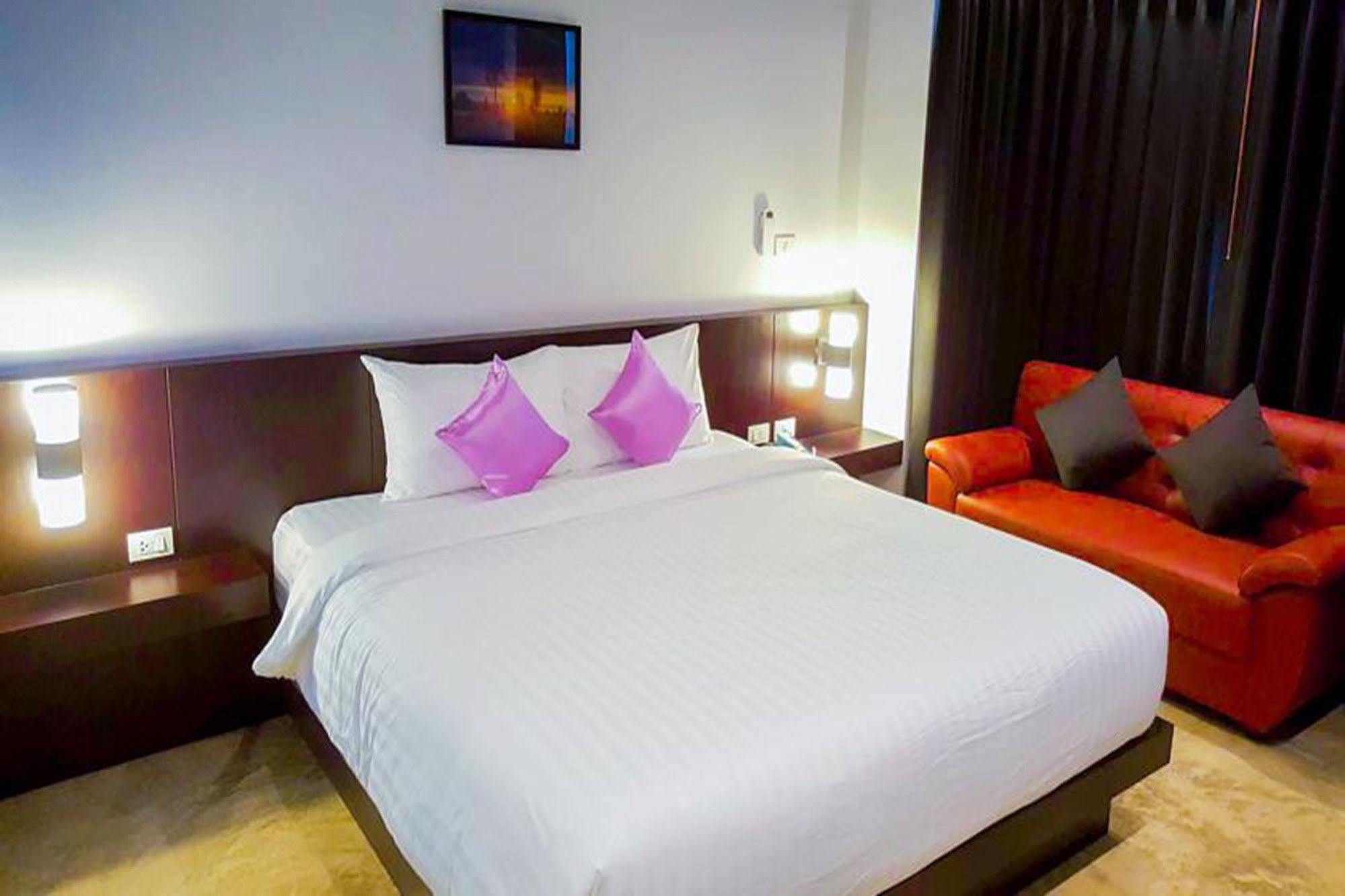 Aziss Boutique Hotel - Sha Plus Phitsanulok Exteriör bild