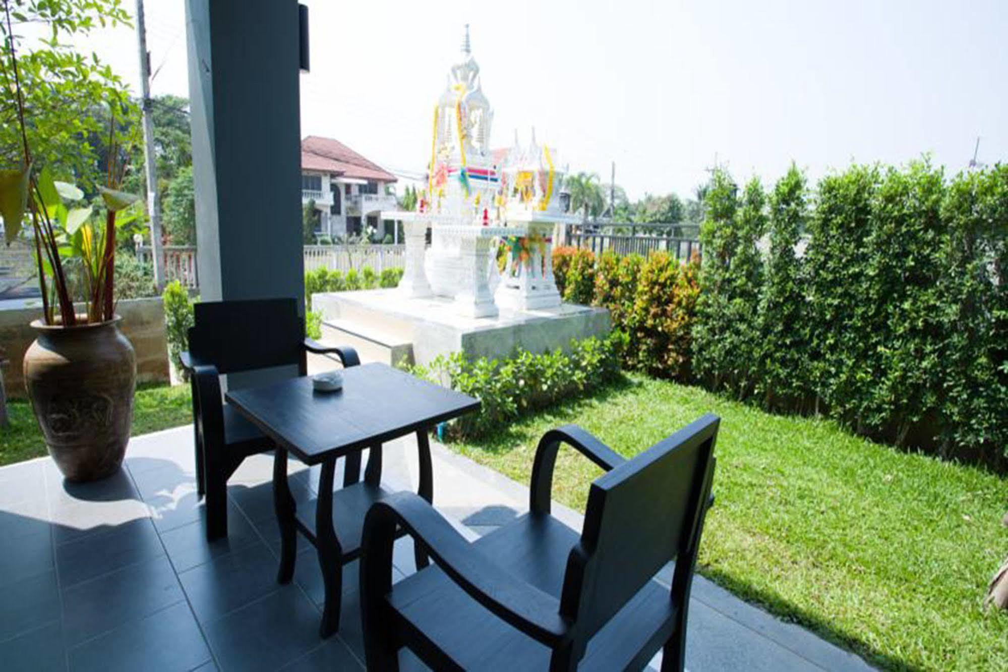 Aziss Boutique Hotel - Sha Plus Phitsanulok Exteriör bild